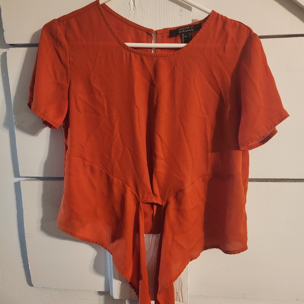 Small prettlittlething tied top